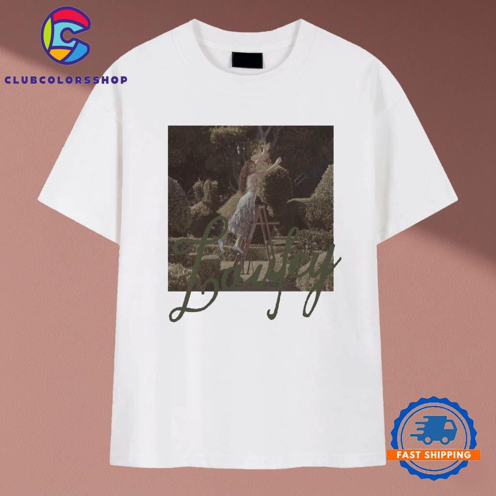 Laufey A Matter Of Time The Final Hour T-Shirts