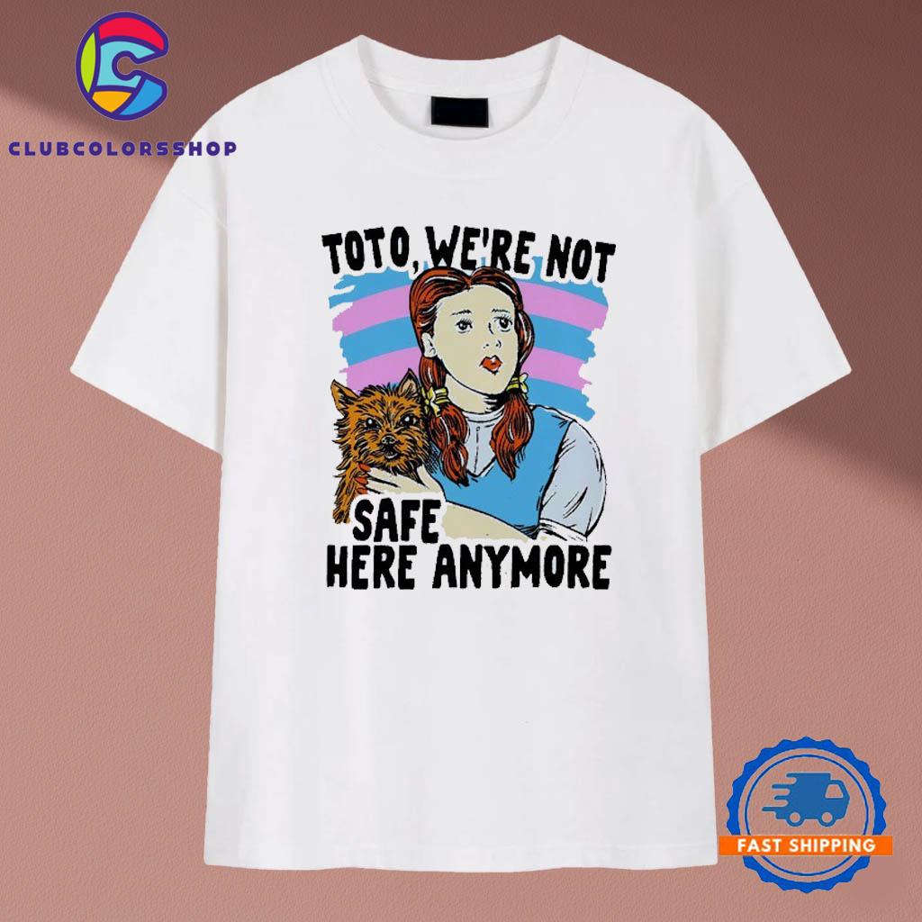 Toto we’re not safe here anymore Dorothy hug Toto T-Shirts